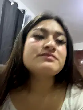 Snapshot of LuceroRm chatting on 10/10/25, 06:45 LuceroRm online show from 10/10/25, 06:45