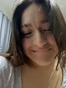 Snapshot of LuceroRm chatting on 10/14/25, 03:51 LuceroRm online show from 10/14/25, 03:51