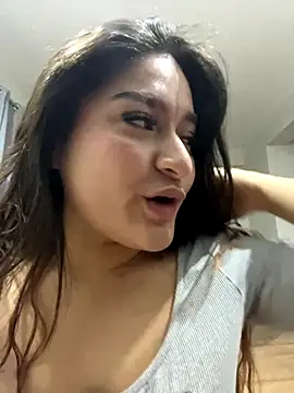 Snapshot of LuceroRm chatting on 10/15/25, 03:28 LuceroRm online show from 10/15/25, 03:28