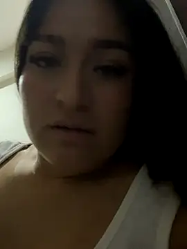 Snapshot of LuceroRm chatting on 11/06/25, 04:46 LuceroRm online show from 11/06/25, 04:46