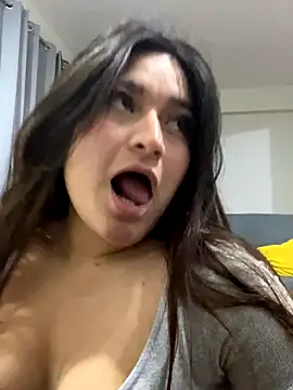 Snapshot of LuceroRm chatting on 11/29/25, 04:15 LuceroRm online show from 11/29/25, 04:15