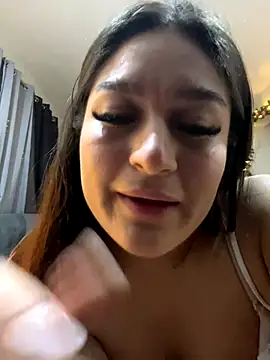 Snapshot of LuceroRm chatting on 12/16/25, 05:01 LuceroRm online show from 12/16/25, 05:01