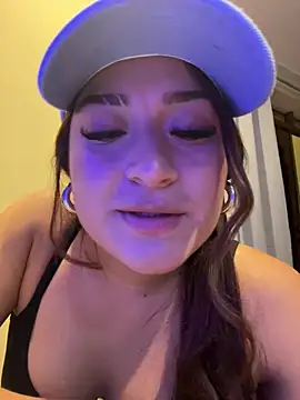 Snapshot of LuceroRm chatting on 06/25/26, 03:50 LuceroRm online show from 06/25/26, 03:50