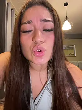 Snapshot of LuceroRm chatting on 07/03/26, 03:57 LuceroRm online show from 07/03/26, 03:57