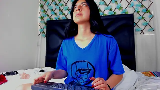 EmmaWilliamss online show from 04/07/26, 04:07