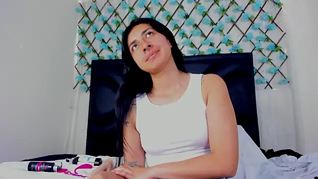 Snapshot of EmmaWilliamss chatting on 05/12/26, 02:14 EmmaWilliamss online show from 05/12/26, 02:14