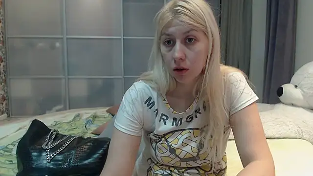 KyliePag online show from 02/15/26, 05:48