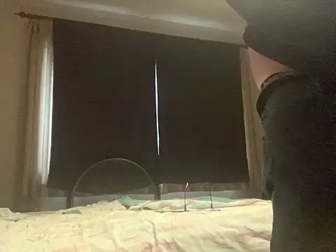 Snapshot of iwantutocum1X chatting on 02/15/26, 06:04 iwantutocum1X online show from 02/15/26, 06:04