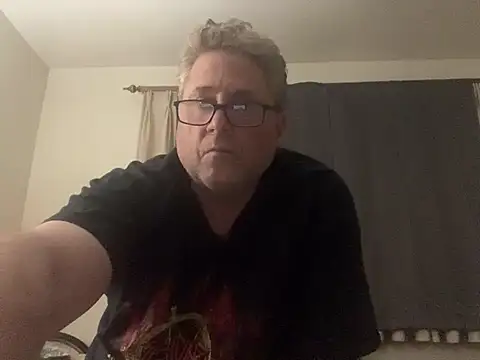 Snapshot of iwantutocum1X chatting on 02/25/26, 10:03 iwantutocum1X online show from 02/25/26, 10:03