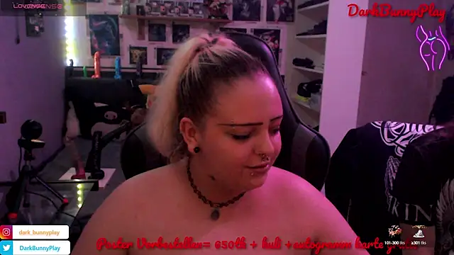 Snapshot of DarkBunnyPlay chatting on 12/17/24, 08:21 DarkBunnyPlay online show from 12/17/24, 08:21