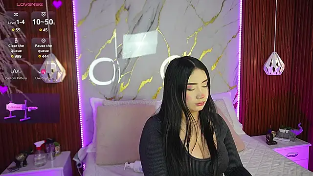 Snapshot of haylie_ chatting on 12/14/24, 03:07 haylie online show from 12/14/24, 03:07
