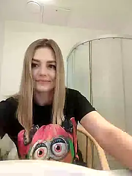 Snapshot of KrissSexi chatting on 02/13/25, 10:33 KrissSexi online show from 02/13/25, 10:33