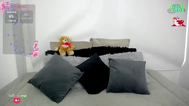 Snapshot of Bianca____ chatting on 03/07/25, 10:10 Bianca online show from 03/07/25, 10:10