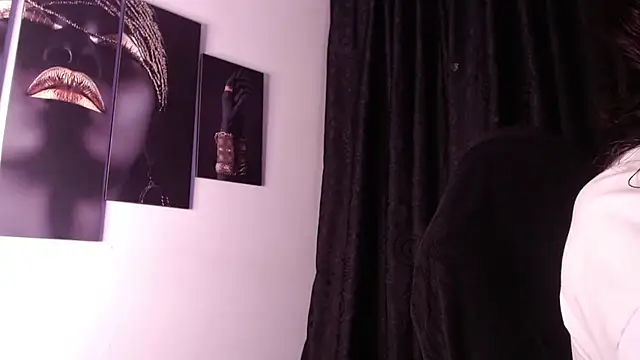 Snapshot of AlbertBernal69 chatting on 10/29/25, 01:30 AlbertBernal69 online show from 10/29/25, 01:30