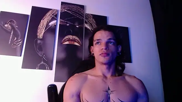 Snapshot of AlbertBernal69 chatting on 10/30/25, 01:23 AlbertBernal69 online show from 10/30/25, 01:23