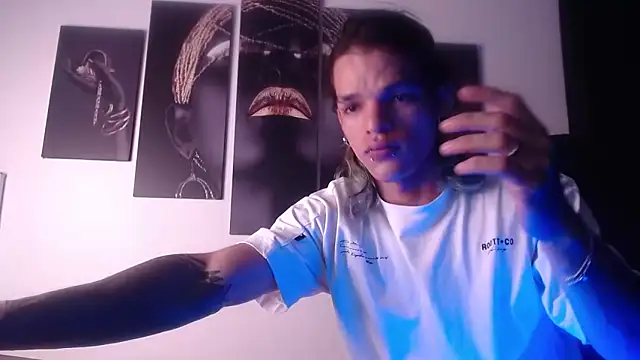 Snapshot of AlbertBernal69 chatting on 11/05/25, 03:06 AlbertBernal69 online show from 11/05/25, 03:06