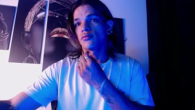 Snapshot of AlbertBernal69 chatting on 11/06/25, 03:40 AlbertBernal69 online show from 11/06/25, 03:40