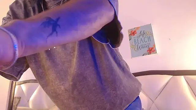 Snapshot of AlbertBernal69 chatting on 11/15/25, 10:59 AlbertBernal69 online show from 11/15/25, 10:59