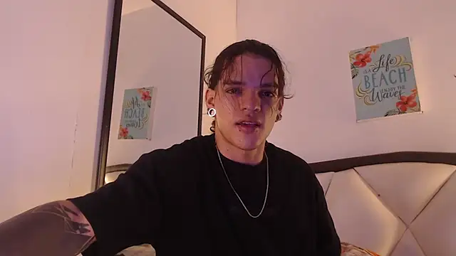 Snapshot of AlbertBernal69 chatting on 11/20/25, 02:23 AlbertBernal69 online show from 11/20/25, 02:23