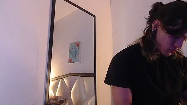 Snapshot of AlbertBernal69 chatting on 11/22/25, 04:11 AlbertBernal69 online show from 11/22/25, 04:11