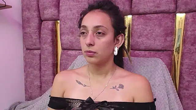 Snapshot of ORIANNA_BODMOD chatting on 02/22/25, 05:44 ORIANNA BODMOD online show from 02/22/25, 05:44