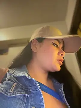 Snapshot of Insane_Issa chatting on 12/19/24, 12:56 Insane Issa online show from 12/19/24, 12:56