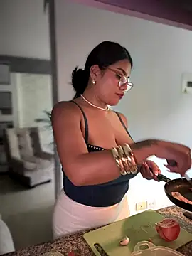 Insane Issa online show from 12/18/25, 06:36