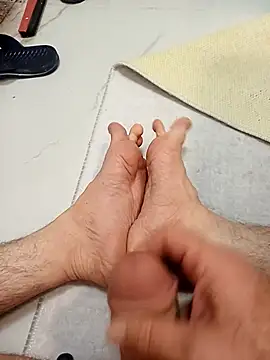 Hardapple01 online show from 03/26/26, 08:36