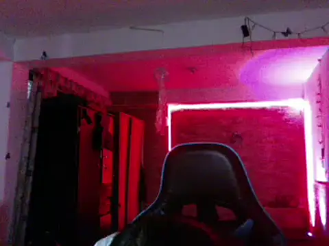 Snapshot of AngelaQueen_ chatting on 12/23/24, 02:07 AngelaQueen online show from 12/23/24, 02:07