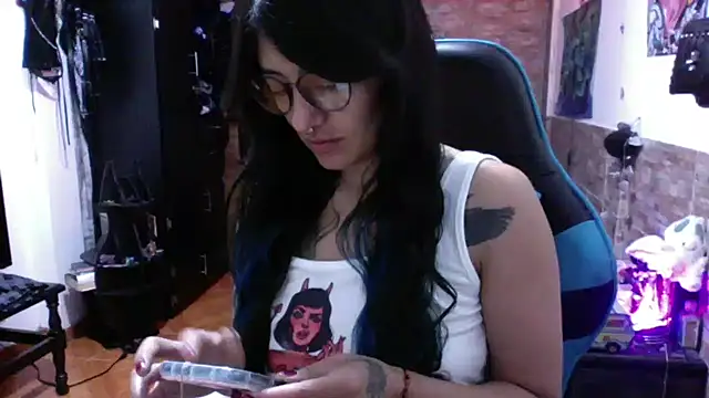 Snapshot of AngelaQueen_ chatting on 09/14/25, 05:23 AngelaQueen online show from 09/14/25, 05:23
