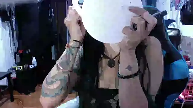 AngelaQueen  online show from 12/16/25, 04:45