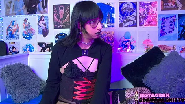 Snapshot of snowblack_ chatting on 03/05/25, 04:02 snowblack online show from 03/05/25, 04:02