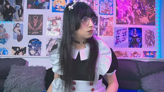Snapshot of snowblack_ chatting on 09/13/25, 02:06 snowblack online show from 09/13/25, 02:06