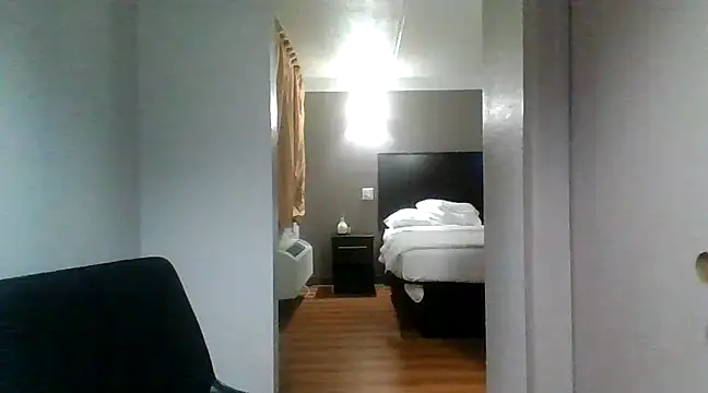 Snapshot of SlimBeenBadd1981 chatting on 12/02/24, 01:36 SlimBeenBadd1981 online show from 12/02/24, 01:36