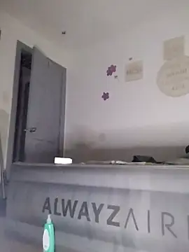 Snapshot of SlimBeenBadd1981 chatting on 09/10/25, 12:27 SlimBeenBadd1981 online show from 09/10/25, 12:27