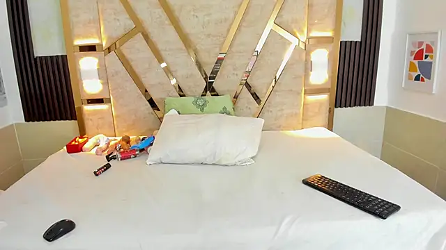 Athenea Mills online show from 12/26/24, 06:43