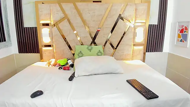 Athenea Mills online show from 12/27/24, 06:53