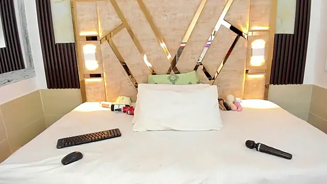 Athenea Mills online show from 01/18/25, 06:43