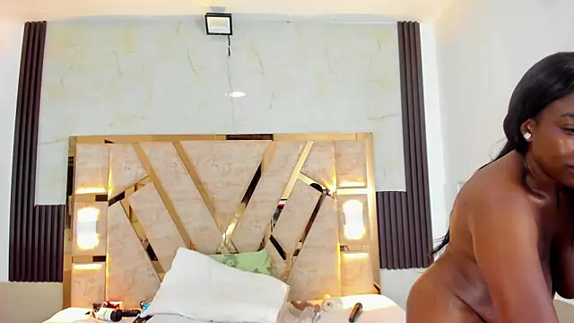 Athenea Mills online show from 01/24/25, 06:46