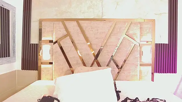 Athenea Mills online show from 10/04/25, 06:50