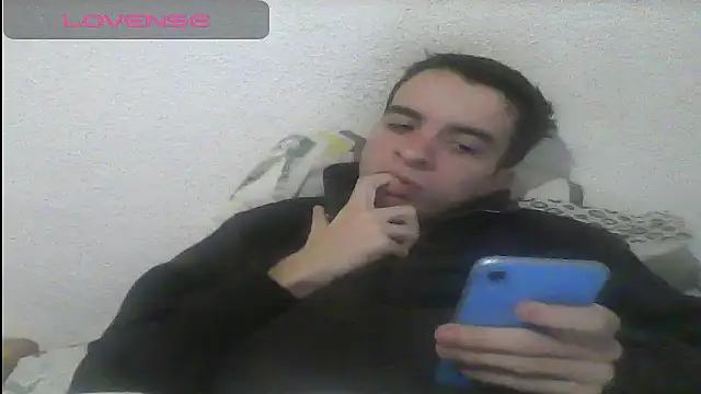 Snapshot of Tombgy07 chatting on 12/21/24, 08:43 Tombgy07 online show from 12/21/24, 08:43