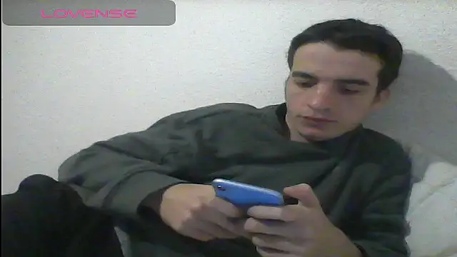 Snapshot of Tombgy07 chatting on 01/20/25, 07:35 Tombgy07 online show from 01/20/25, 07:35