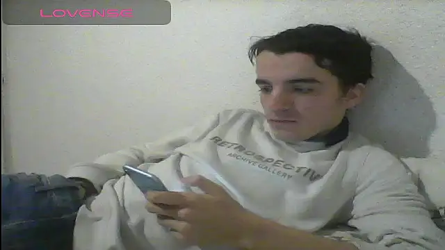 Snapshot of Tombgy07 chatting on 01/27/25, 08:28 Tombgy07 online show from 01/27/25, 08:28