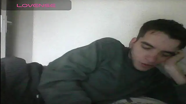 Snapshot of Tombgy07 chatting on 02/08/25, 02:38 Tombgy07 online show from 02/08/25, 02:38