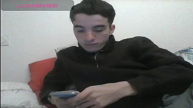 Snapshot of Tombgy07 chatting on 02/18/25, 08:58 Tombgy07 online show from 02/18/25, 08:58