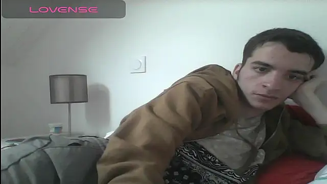 Snapshot of Tombgy07 chatting on 02/26/25, 01:19 Tombgy07 online show from 02/26/25, 01:19