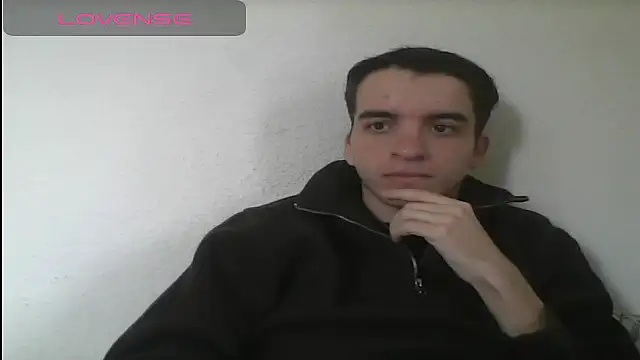 Snapshot of Tombgy07 chatting on 03/05/25, 01:17 Tombgy07 online show from 03/05/25, 01:17