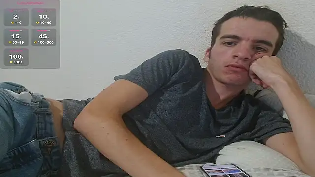 Snapshot of Tombgy07 chatting on 09/25/25, 06:33 Tombgy07 online show from 09/25/25, 06:33