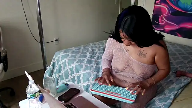Snapshot of YasmineMinaj chatting on 07/15/26, 06:35 YasmineMinaj online show from 07/15/26, 06:35