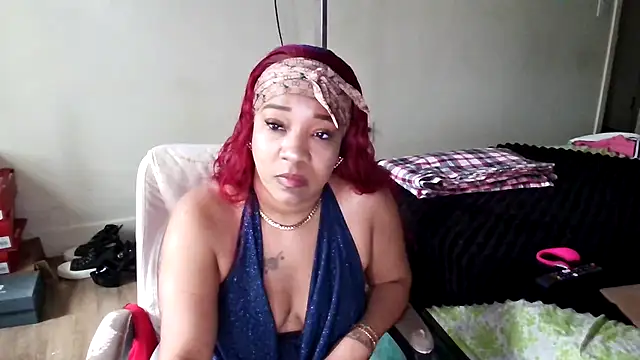 Snapshot of YasmineMinaj chatting on 07/28/26, 04:39 YasmineMinaj online show from 07/28/26, 04:39